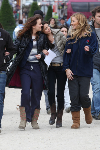 Leighton+Meester+Selena+Gomez+Katie+Cassidy+VRcvZvstUnzl - x Leighton Meester Selena Gomez and Katie Cassidy Film Monte Carlo