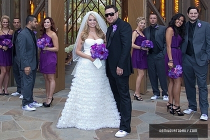 Tiffany-Thorton-s-Wedding-demi-lovato-26876334-400-267