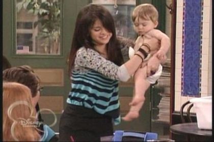 2-10-Baby-Cupid-Screencap-selena-gomez-7392919-400-266