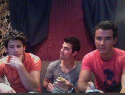 Jonas Brothers Live Chat (16)