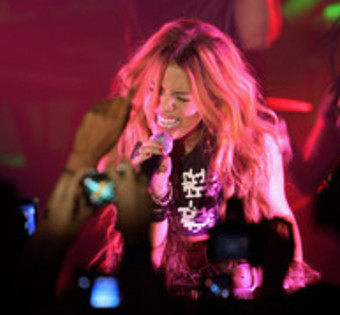 17048868_MSUKIEAOA - Miley Cyrus Performs at the 1515 Club