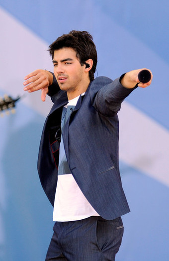 Jonas+Brothers+Demi+Lovato+Perform+ABC+Good+NrdXDTIyEzOl