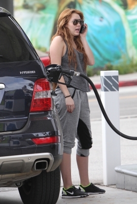 normal_004 - 0- 2011  24 03 - Pumping gas in West Hollywood
