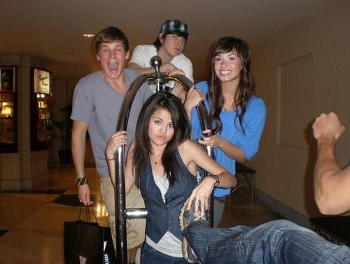 Kevi,Nicholas,Demi and Selena