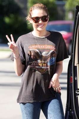 FVHIWGELTKWHLLJQMQG[1] - Miley Cyrus