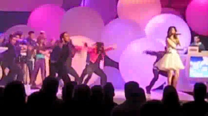 SELENA GOMEZ Performs Live with BELLA. ZENDAYA and Entire SHAKE IT UP Cast! 094