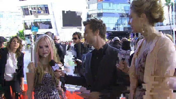 bscap0027 - 2010 - American Music Awards - Red Carpet Interview 01 - Captures by me