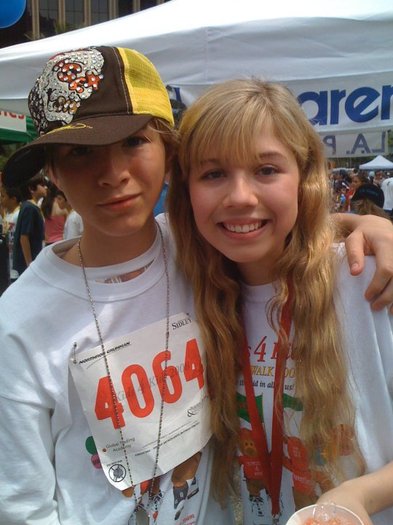 Me and  Jennette McCurdy <3