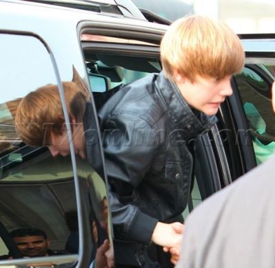 February 1st - Arriving At The Studio For The Remake Of \'\'We Are The World\'\' (2)