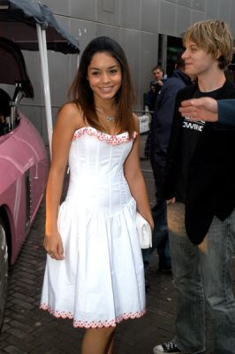 normal_vanessaannehudgens-dot-net_thunderbirdsamsterdampremiere-014