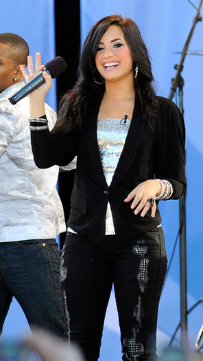 1 - The Jonas Brothers and Demi Lovato Perform On ABCs Good Morning America