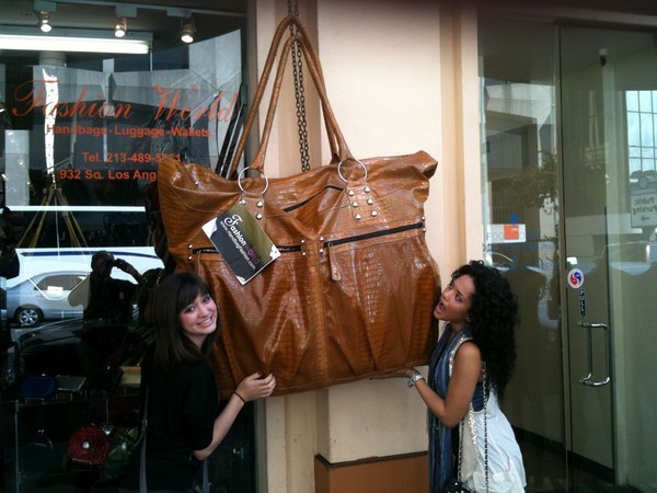 The bigger purse alive!!!!! Honestly!!!