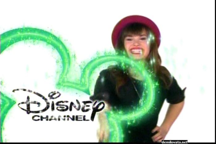 demilovato_net-disneyintro-0013