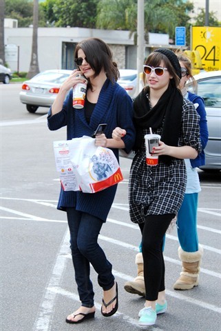 going - At McDonald s w Selena and Dallas