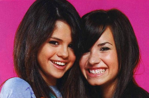 Selena-Demi-selena-gomez-and-demi-lovato-show-1694518-500-331