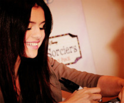 Selly Gomez is my angel (88)