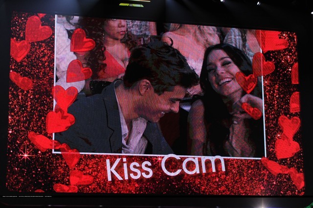 kiss cam