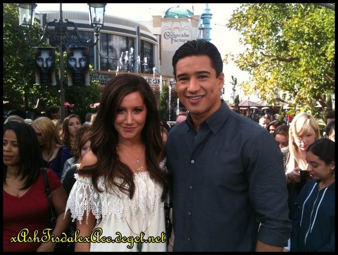 Filming Extra with Mario Lopez