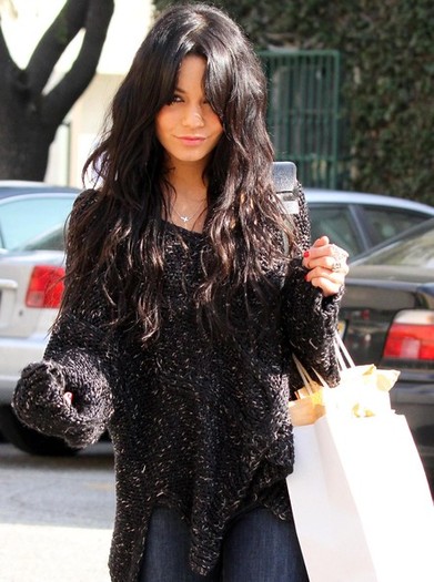 Vanessa+Hudgens+Out+Shopping+West+Hollywood+U4XfnyoUPi1l