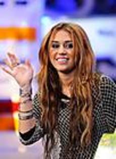 Miley-Cyrus_COM_ElHormiguero_31May2010_00