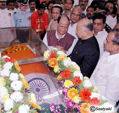 Seshendra @PV's body; Seshendra Sharma at the mortal remains of Former Prime Minister P.V. Narasimha Rao  in Glass case 25
