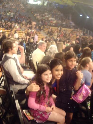 With fans before the show - Kids Choice Awards 2009