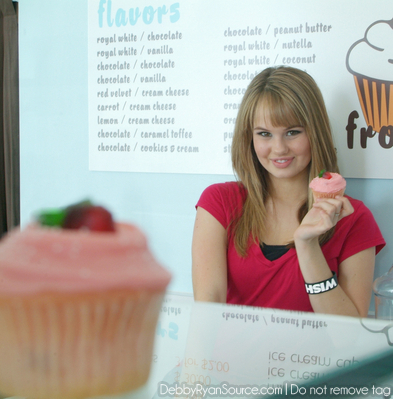 16-Wishes-Behind-The-Scenes-debby-ryan-13103812-393-399