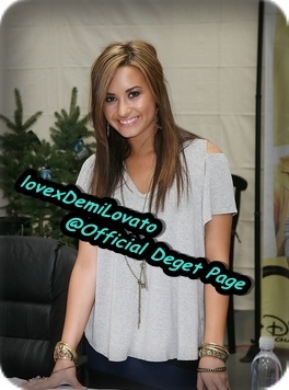 Appareance(1) - Signing At Wal-Mart In Rochester Hills-Camp Rock 2