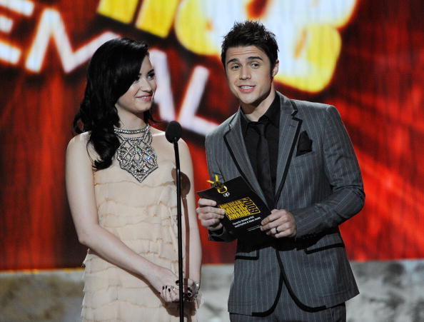 Demi-2009-American-Music-Awards-demi-lovato-9163793-594-451 - Demi Lovato at American Music Awards
