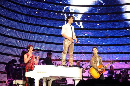 Houston Rodeo 2010 Jonas Brothers & Demi Lovato (16)