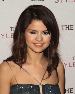 normal_025 - Selena Gomez Award Shows 2O1O December 12 Hollywood Style Awards