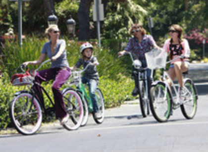 QJHMYCSZYFMQQGTLUYA - Miley Cyrus Family Bike Ride