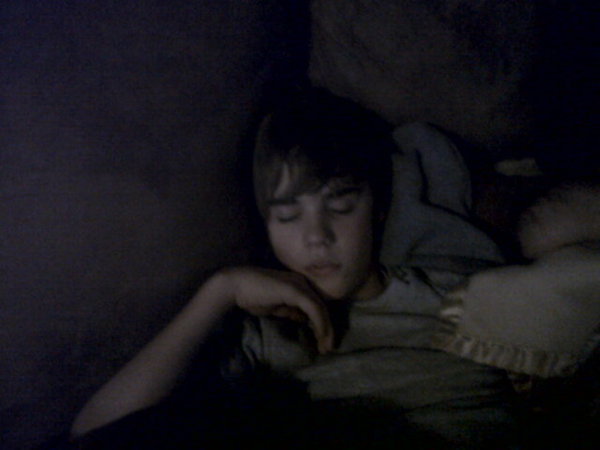 Justin looks adorable when he\'s sleeping\'