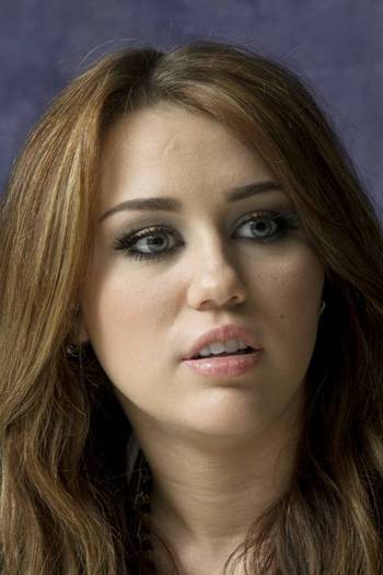 Miley-Cyrus_COM_TheLastSongMunawarHosainPortraitShoot_13March2010_112