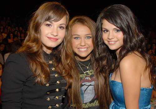 miley_selena_demi