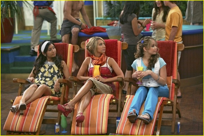 ashley-tisdale-suite-life-on-deck-10[1]