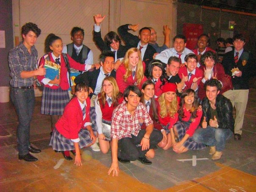 on the set in JONAS with fans - on the set in JONAS_with fans