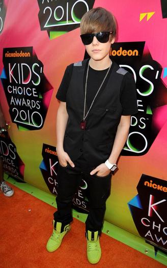 justin-bieber-032710-1[2]