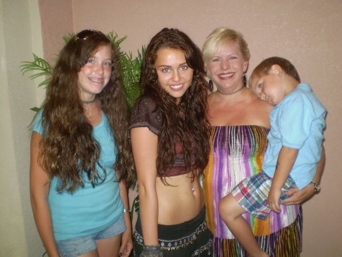 mileycyruspersonalpics1