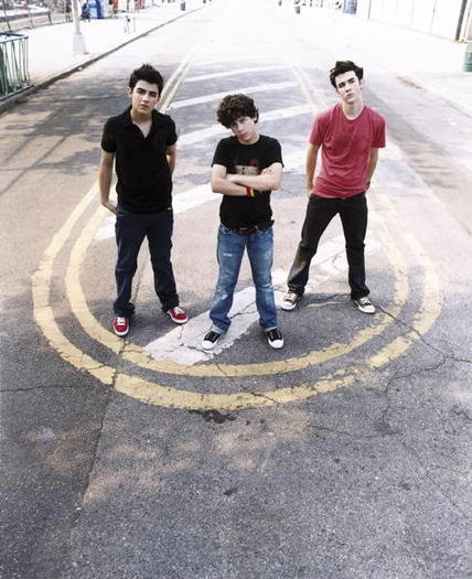 tb_650_Jonas_Brothers_3