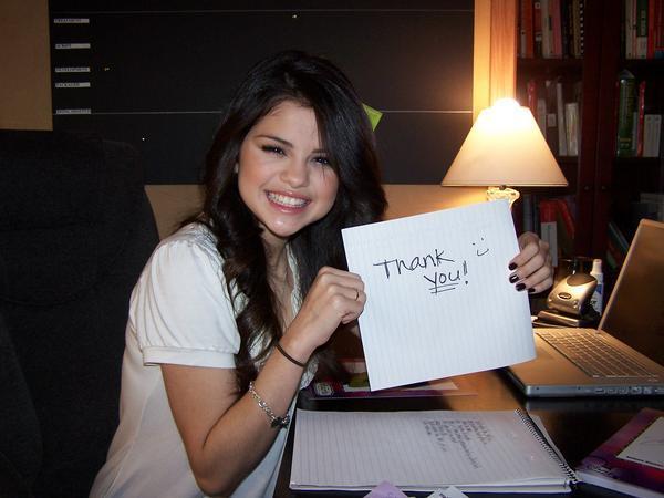 24 - Selena rare personal pictures