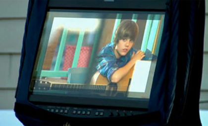  - Behind the scene-One less lonely girl
