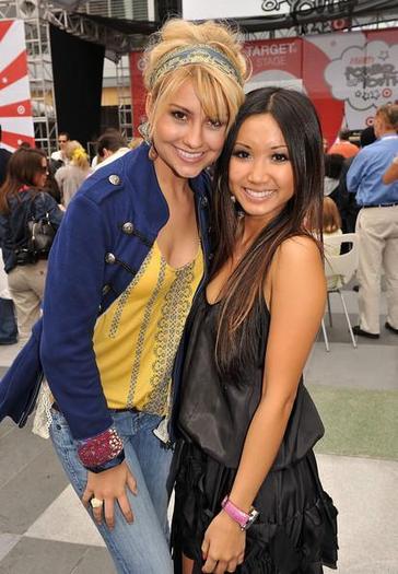 Chelsea Kane's pictures (4)