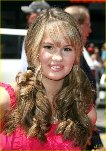 debby-ryan-pigtail-pretty-03[1]