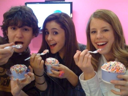 Eating a icecream - Hello - Here Ariana Grande