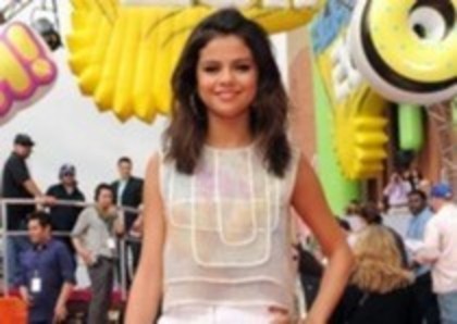 20634616_YHELGVCOJ - selena gomez super cool photos