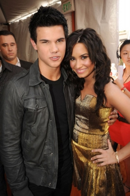 3399980994_188813fc56 - Demi Lovato Attends 2009 Kids Choice Awards