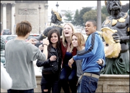 Filming LOL in Paris. xD (188)