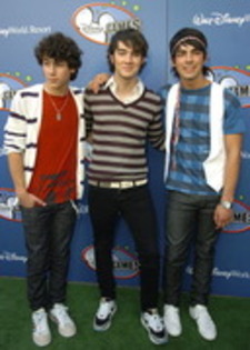 Jonas_brothers1203