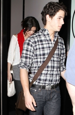 normal_002~4 - Selena and Nick at Phillipe Chows-February 2nd 2010